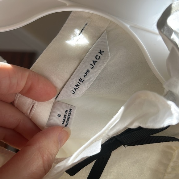 Girls Size 6 Janie And Jack elegant cream white ruffle long sleeves blouse - Picture 5 of 6